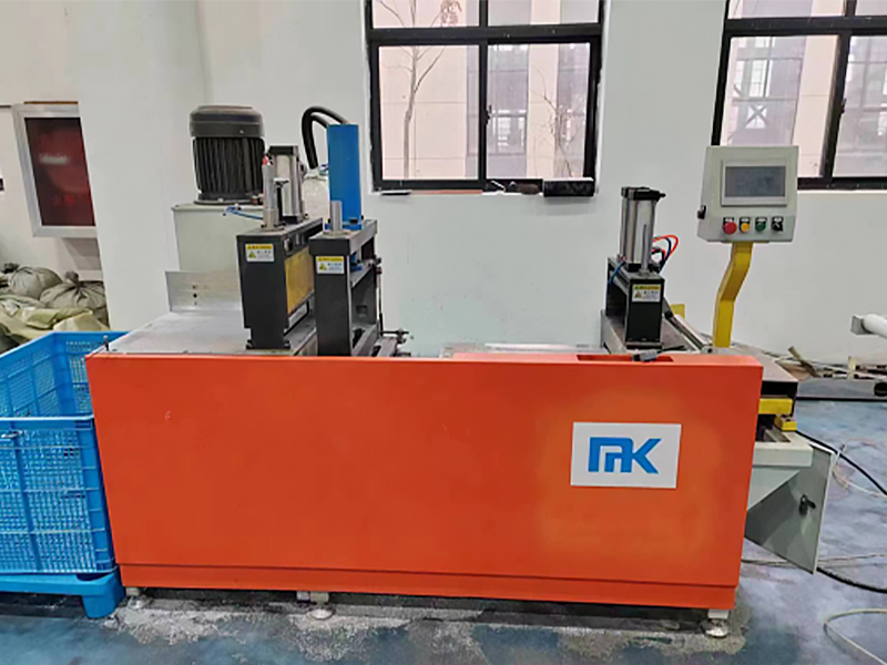 آلة القطع CNC